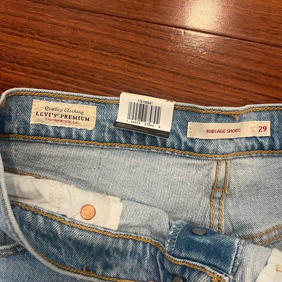 Levi’s super high rise ribcage shorts - Picture 4 of 4